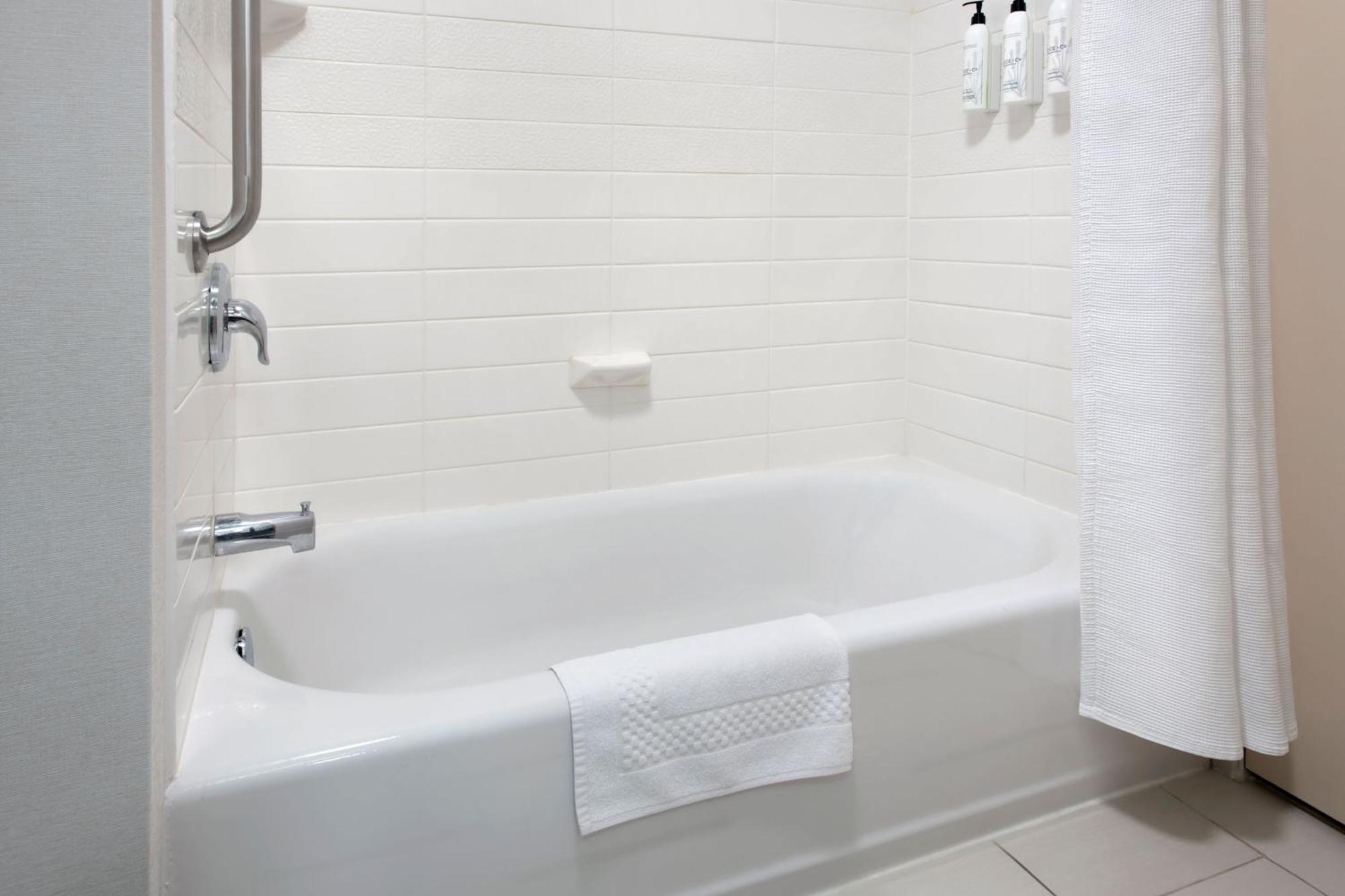 Fairfield Inn & Suites By Marriott Watertown Thousand Islands Экстерьер фото
