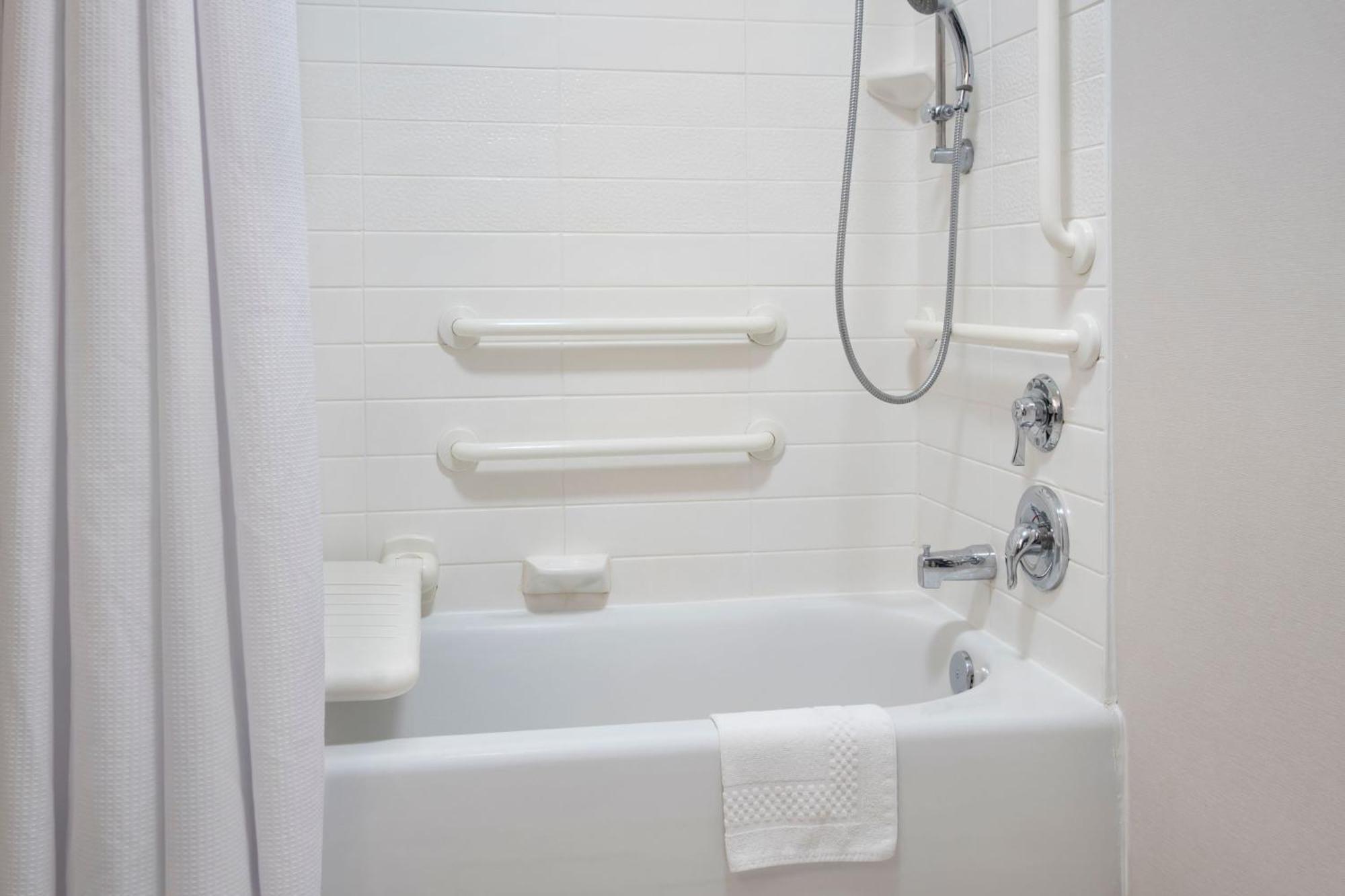 Fairfield Inn & Suites By Marriott Watertown Thousand Islands Экстерьер фото